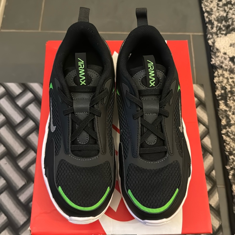 Brand New Nike Air Max Bolt Sz. 2.5 Sneaker